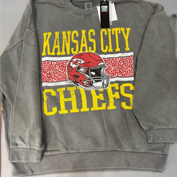 Kansas City Chiefs Gameday Couture  crewneck Sweatshirt - Picture 1 of 4